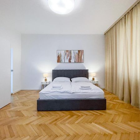 Elysian Apartment Bratislava Buitenkant foto