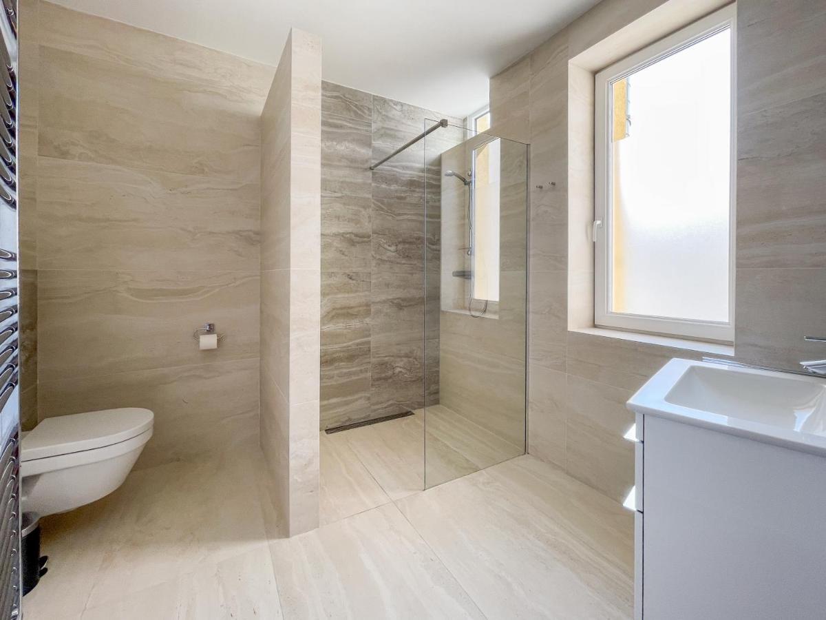 Elysian Apartment Bratislava Buitenkant foto