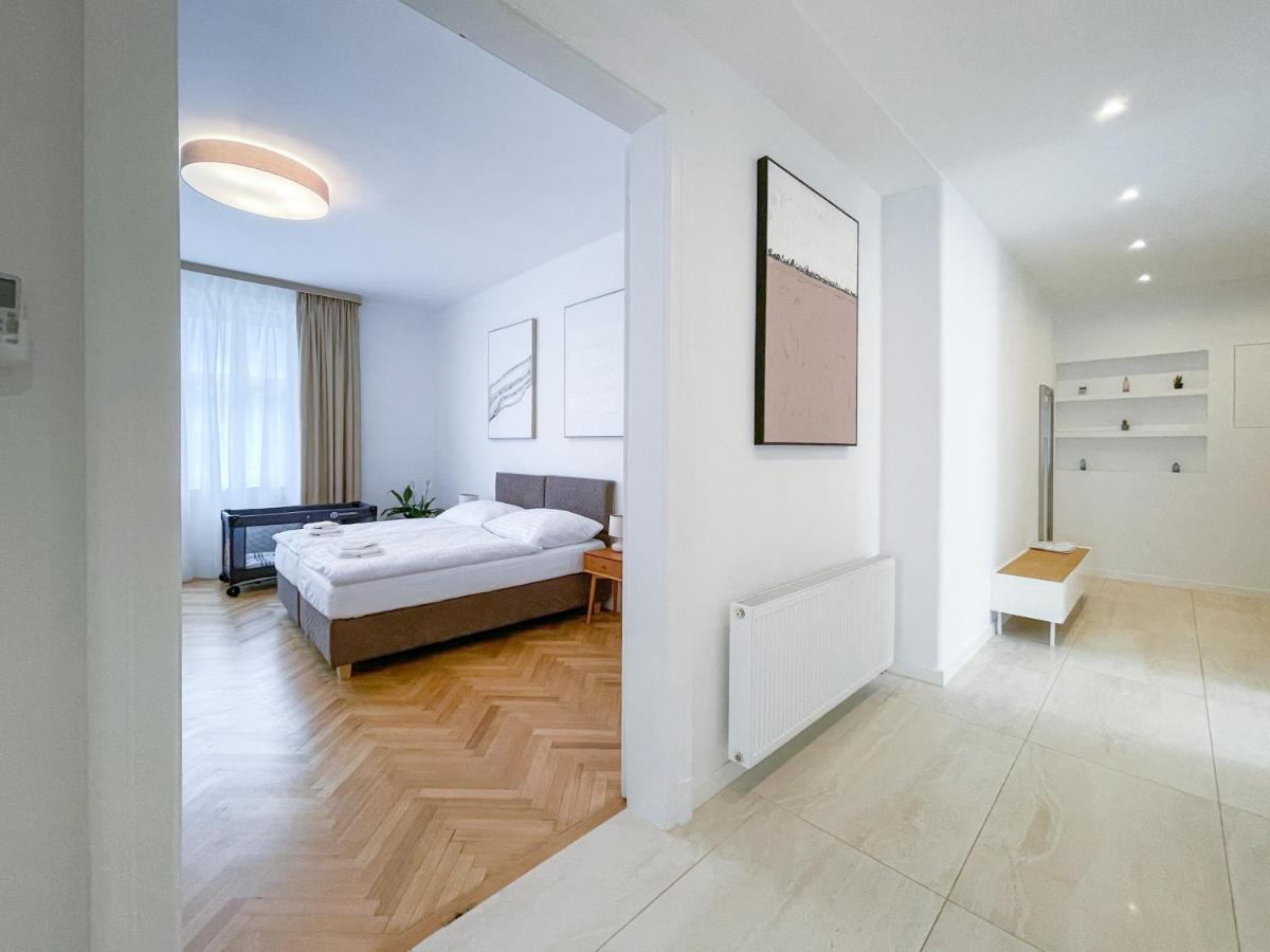 Elysian Apartment Bratislava Buitenkant foto