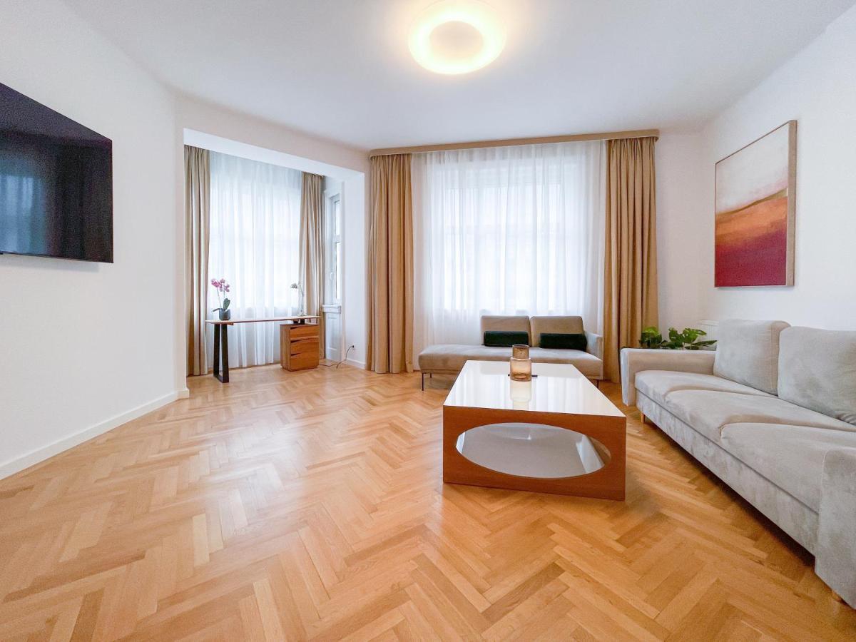 Elysian Apartment Bratislava Buitenkant foto