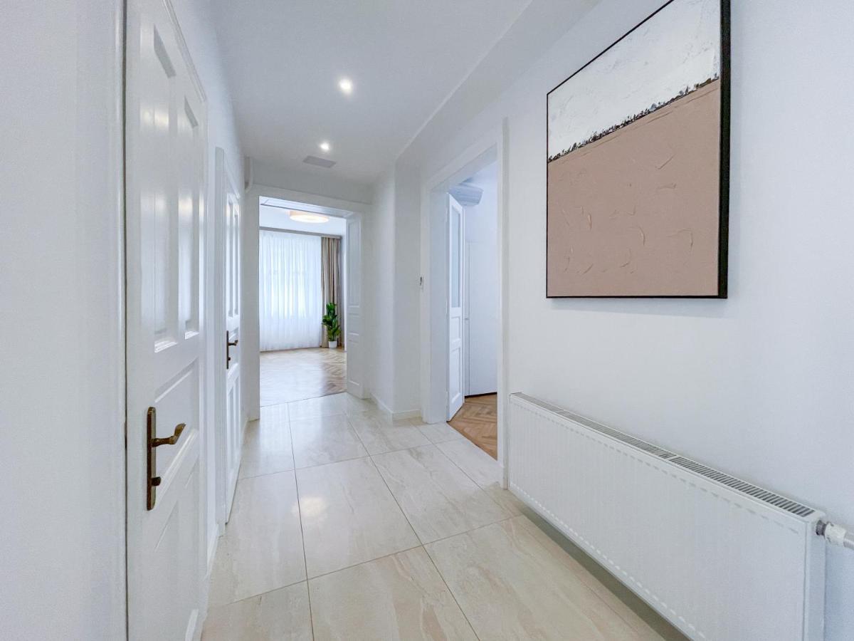 Elysian Apartment Bratislava Buitenkant foto