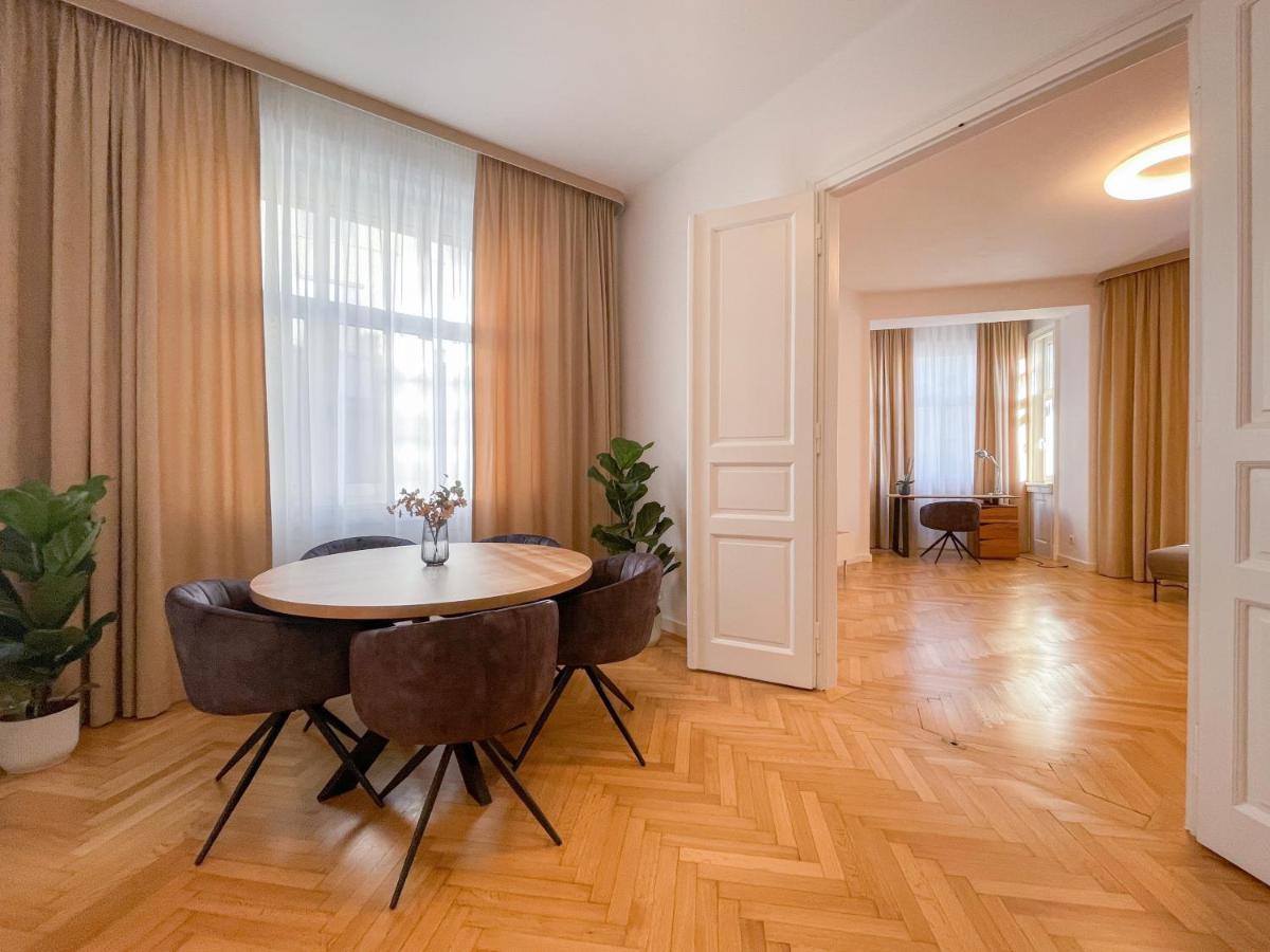 Elysian Apartment Bratislava Buitenkant foto